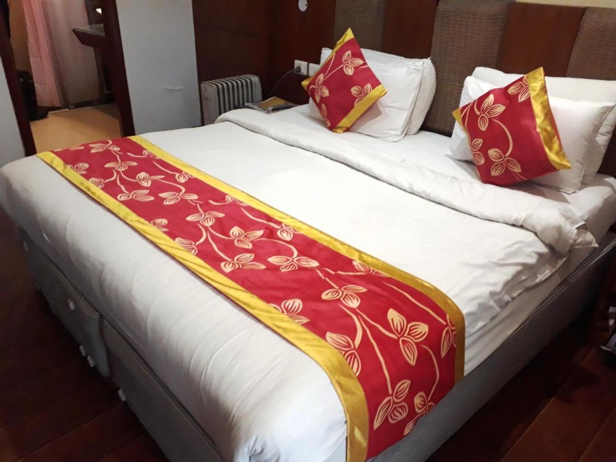 Airport Hotel Golden Bliss Near Delhi Airport New Delhi Eksteriør billede