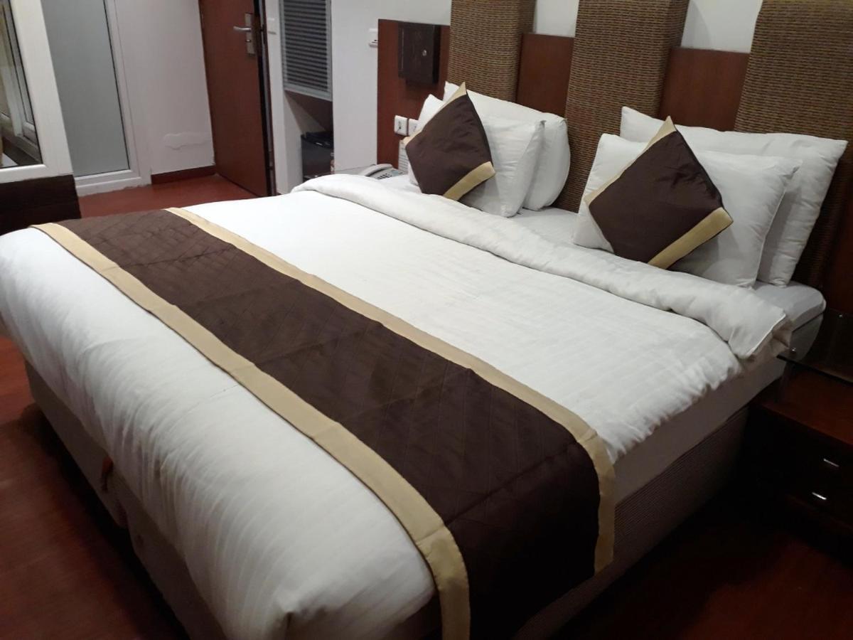 Airport Hotel Golden Bliss Near Delhi Airport New Delhi Eksteriør billede