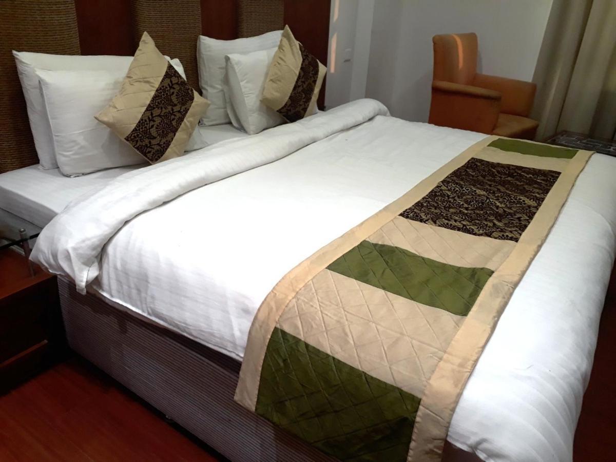 Airport Hotel Golden Bliss Near Delhi Airport New Delhi Eksteriør billede