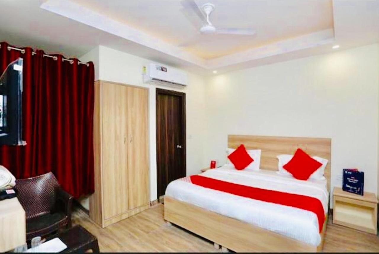 Airport Hotel Golden Bliss Near Delhi Airport New Delhi Eksteriør billede