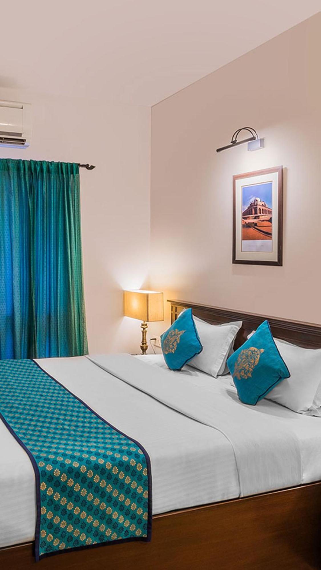 Airport Hotel Golden Bliss Near Delhi Airport New Delhi Eksteriør billede
